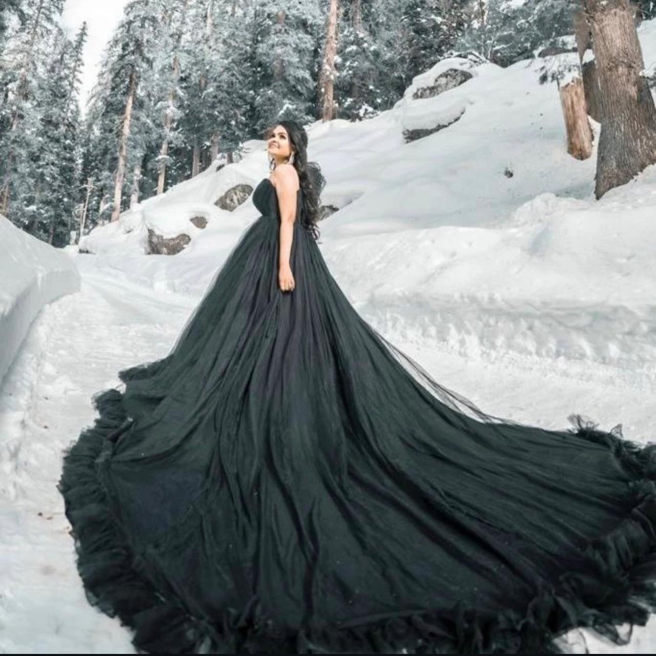 Elegance on a Budget: Rent a Black Trail Gown Under ₹700 at Our Rental Dress Studio